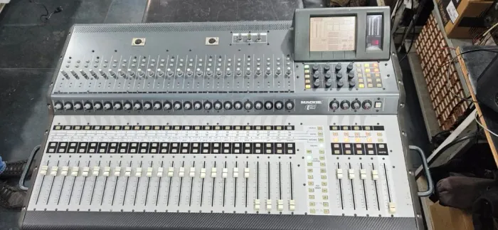 Mesa de Som Digital Mackie tt24