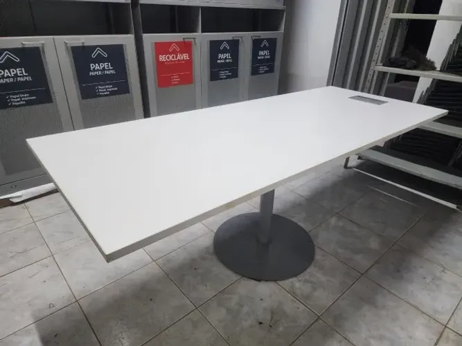 Mesa de Escritório de Reunião