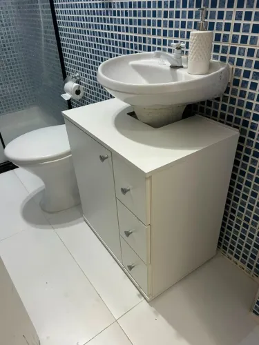 Armário Gabinete de Banheiro Dover 1 Porta 3 Gavetas Branco
