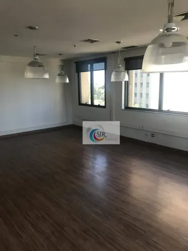 Conjunto Comercial com 140 m², 4 Vagas, Metrô Faria Lima.