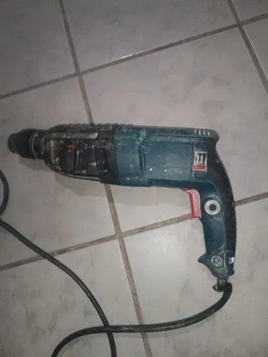 Furadeira de impacto Bosch 