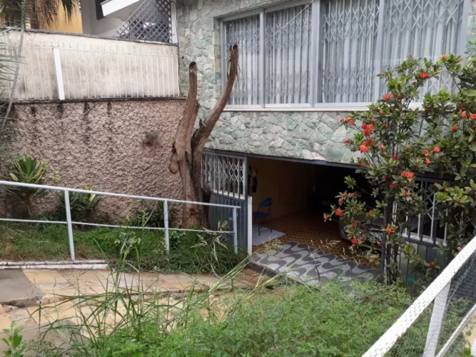 Casa a Venda , Santa Terezinha, com 450 au , 5 dormitórios, 1 suíte , piscina, quintal