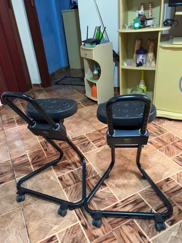Vendo dois bancos ergonômicos