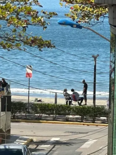 Locação de verão, apto 1 suíte + 2 demi-suites, 40 mts do mar em Centro - Itapema - SC