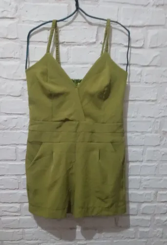 Macacão Alfaiataria Curto Verde Feminino G