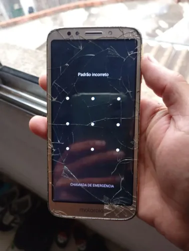 Moto G6 precisa trocar a tela e precisa de uma bateria apenas 80 aceita cartão