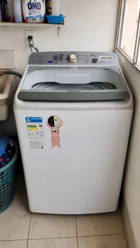Máquina de lavar e centrífugar