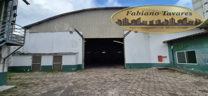 Galpão no Umarizal/Sacramenta: 5 Escritórios, Pátio Pavimentado e Acesso por Duas Ruas