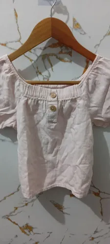 Vendo 35 peças de roupa infantil, pra menina ,tam 6 anos Tudo por 70 