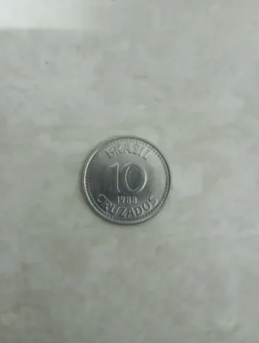 Moeda antiga 10 cruzados 1988, bem conservada, ideal para coleção .