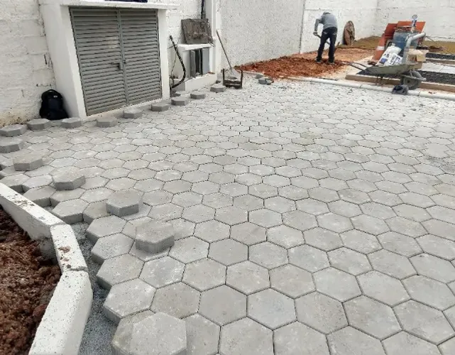 Instalação de Piso de Concreto Sextavado Paver - Engenheiro Civil
