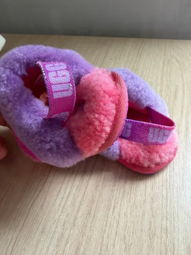Pantufa menina UGG- usada 1x!