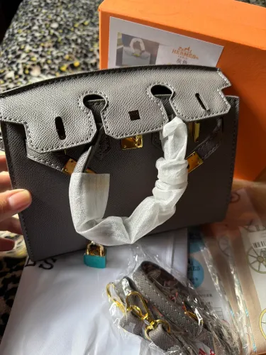 Bolsa Hèrmes modelo Birkin cinza Premium 