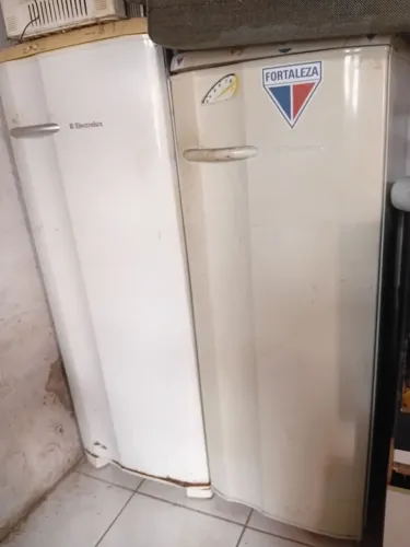  3 Geladeira com defeitos