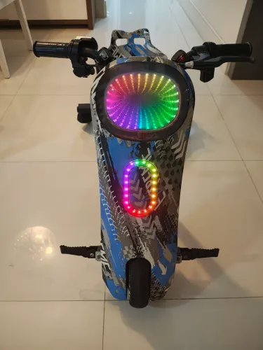 Triciclo infantil elétrico Shark BLUE Alpha drift 350w Cor azul cinza