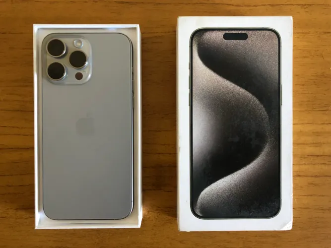 iPhone 15 Pro Max 256GB Titânio Natural - Estado de Novo