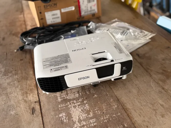 Projetor Epson PowerLite S41+ - Excelente estado - HDMI - Muito conservado