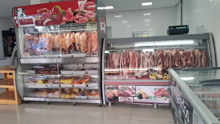 3 balcões, Açougue. 1 balcão de 3 metros , 2 balcões de 2 metros