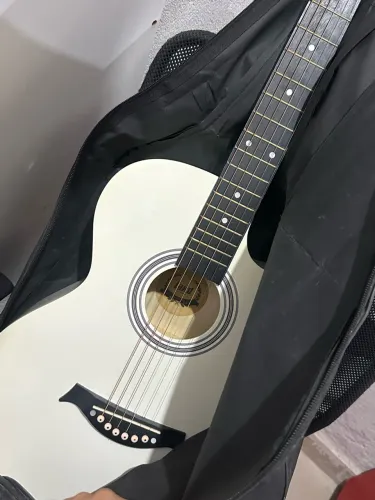Vende se violão , usado só 2 meses e ficou parado