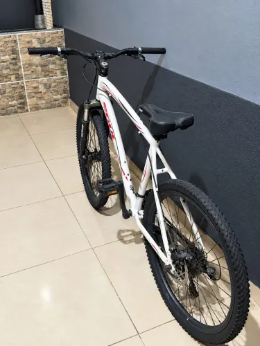 Bicicleta Soul Ace MTB Aro 26 - Alumínio - Freio a Disco 