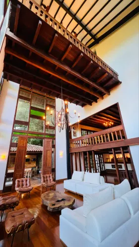 Casa de Luxo na Gávea: 4 Pavimentos e Elevador Privativo