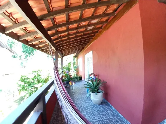Casa de condomínio térrea para venda possui 267 metros quadrados com 3 quartos