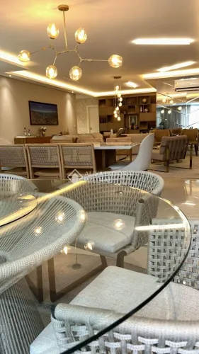 Apartamento Quadra Mar à Venda, 4 Dormitórios, 4 Vagas, 205m², Centro, Itapema, SC