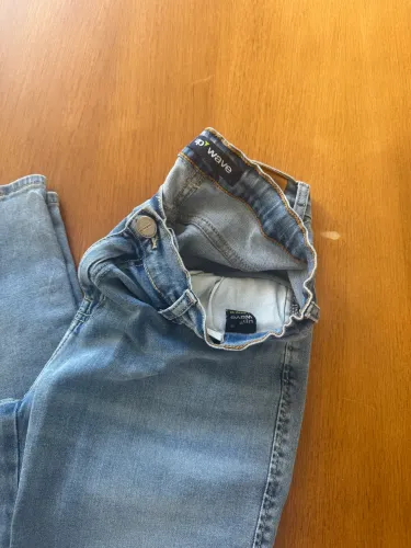 Vendo Calça Infantil Jeans - tamanho 16 - conservada.