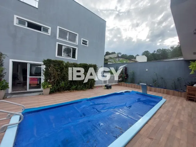 Excelente Casa 4 dormitório(s) em Saco Grande - Florianópolis
