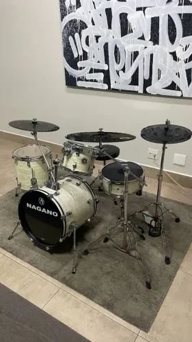 Bateria Nagano Completa + Ferragens + Pratos Sahad Mute + Peles Evans Mute