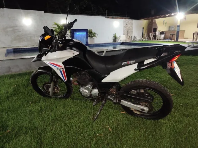 Vende-se XRE 300 toda revisada
