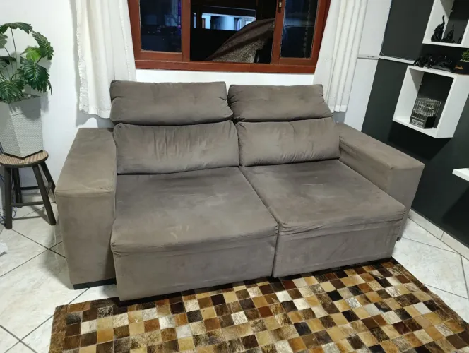 Sofá retrátil e reclinável
