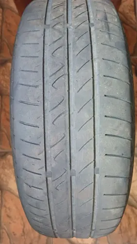 VENDO DOIS PNEUS USADOS, 185/65 R15 88 CONTINENTAL. VALOR: R$ 150,00
