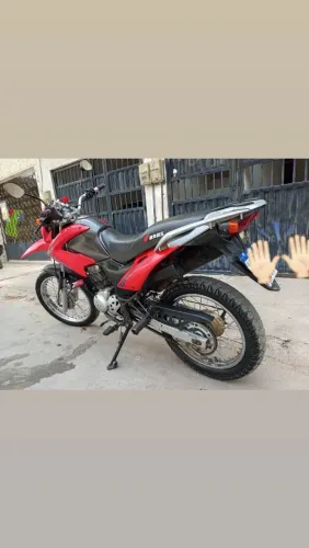 Vendo essa linda Broz no ponto de transferência
