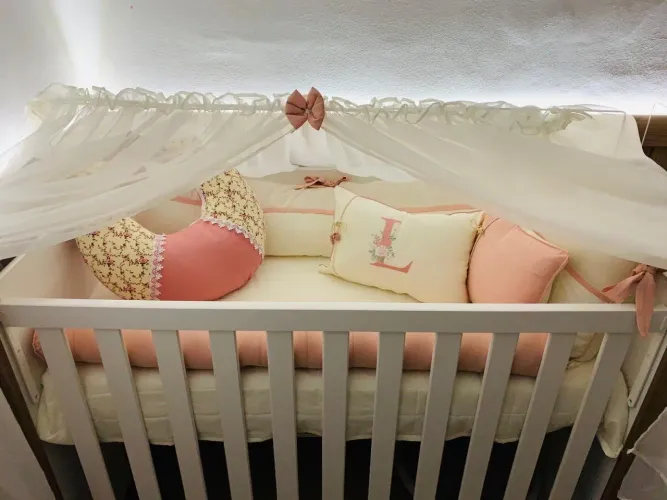 Berço Branco/Amadeirado Modelo Americano Vira Mini Cama com Colchão Incluso - MDF
