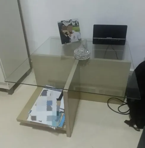 Mesa de centro de vidro 