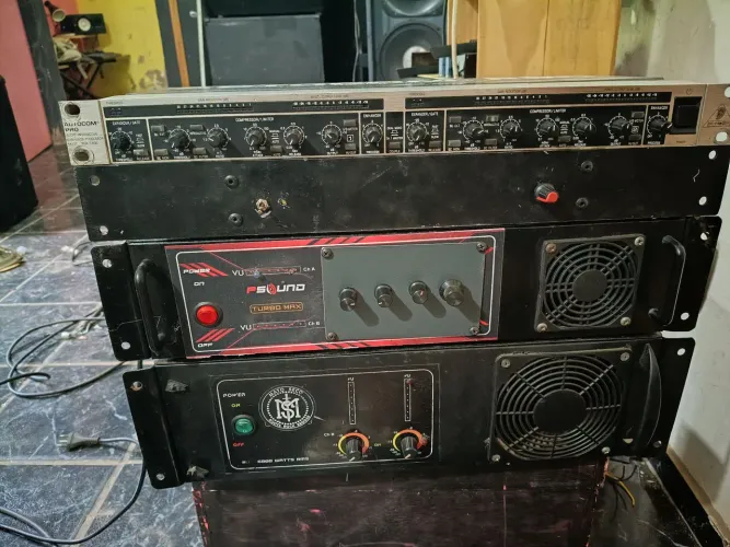 VARIOS APARELHOS PARA SOM POTENTE 