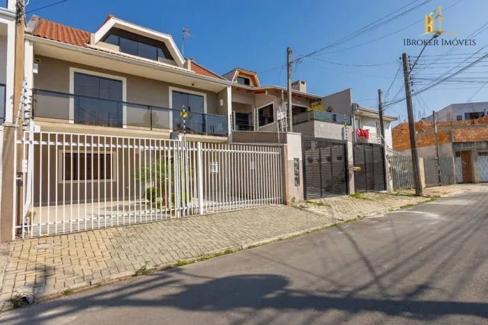 Sobrado com 3 dormitórios à venda, 126 m² por R$ 749.000 - Fazendinha - Curitiba/PR
