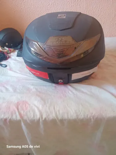 Bau de moto grande com chave