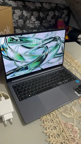 Notebook Samsung Galaxy Book4 Tela Grande de 15,6 Full HD, 8GB RAM, SSD 256GB