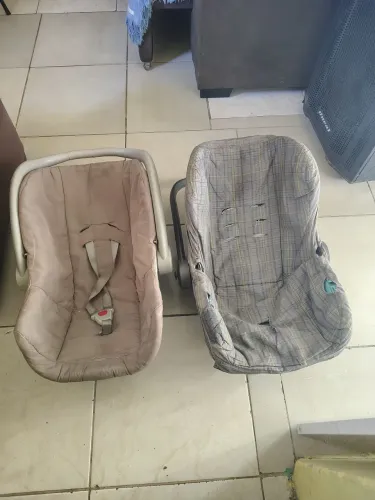 Vendo dois bebê conforto usado