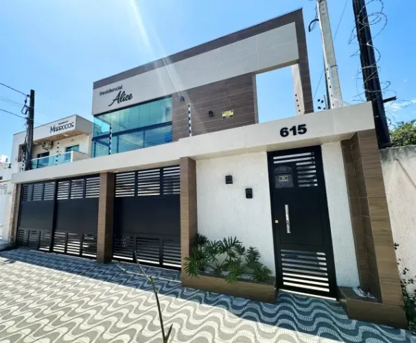 Sobrado Impecável com 2 Dormitórios, Quintal e Garagem em Condomínio na Vila Tupi
