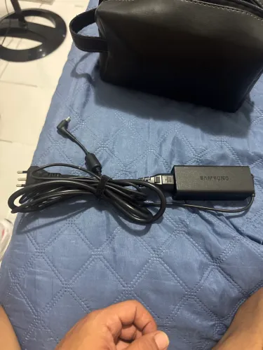 Carregador de notebook Samsung 