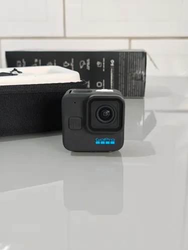 Câmera GoPro HERO11 Black Mini 5.3K60 Ultra HD HyperSmooth 5.0 À Prova d?Água 10m [Nova]