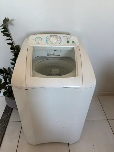Máquina de Lavar Electrolux Turbo Economia 9 kg - Funcionando