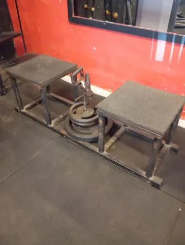 Suporte para agachamento sumô para doação