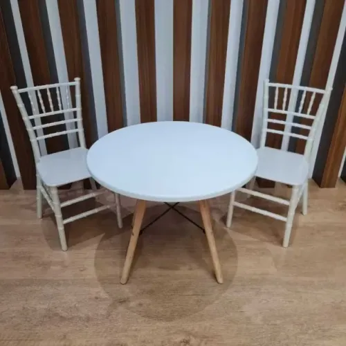 Conjunto de mesa e cadeiras infantil
