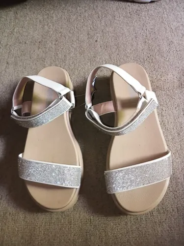 Sandália Gabriela nova com etiqueta 