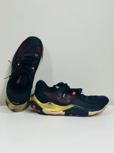 Tênis Under Armour original ? Modelo confortável e ótimo pra treino/basquete.