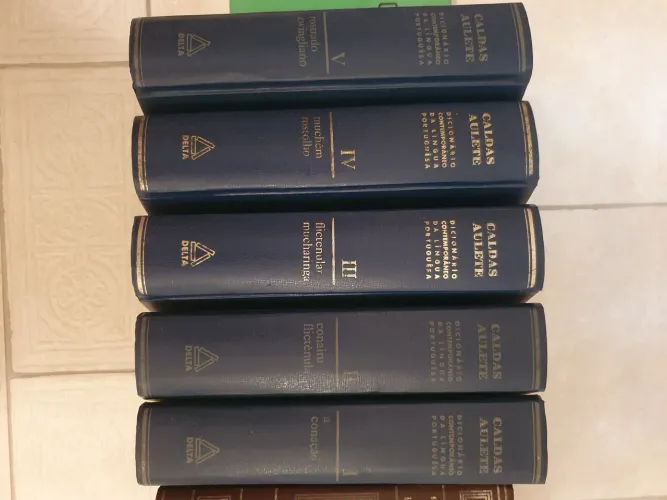 Vendo dicionário Caldas Aulete completo (5 Volumes)